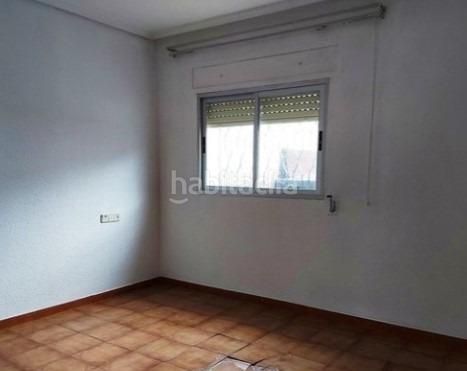 Foto a73da430-76b3-46d3-baef-70a43c0b1818. Edifici a Domeño