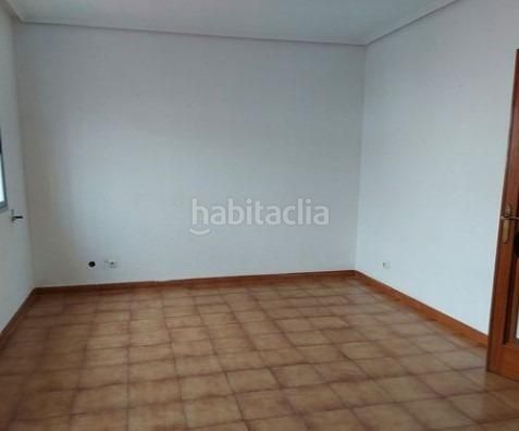Foto f530a2b8-d911-4c96-8de1-b079b63f39cf. Edifici a Domeño