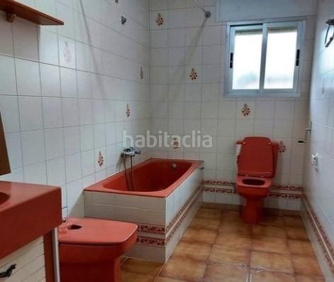 Foto f8f74a81-b798-4242-9bea-e503cac17032. Edifici a Domeño