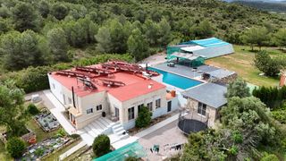 Chalet en Santa Bárbara. Negocio y vivienda en villar del arzobispo