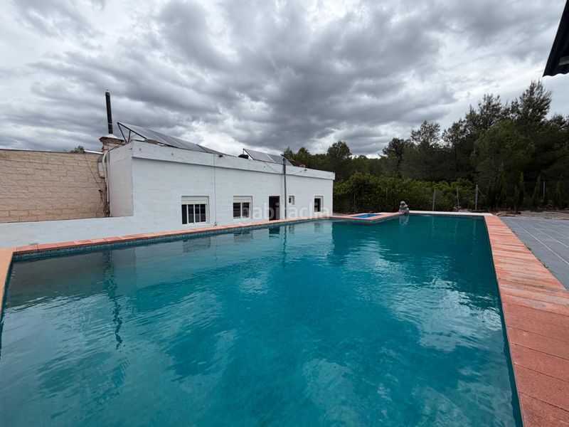 Foto 899daa16-4d3e-45fb-99ea-1c0f4ab3abd5. Xalet amb calefacció aparcament piscina a Santa Bárbara Llíria