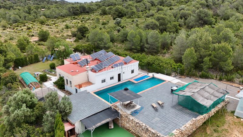 Foto f7b13428-8132-423d-86ba-333bed1392ca. Xalet amb calefacció aparcament piscina a Santa Bárbara Llíria