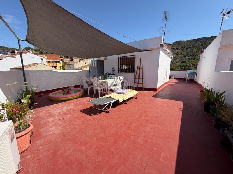 Foto 3d224b7a-cc7d-4bb9-bb73-6bf97a87793a. Casa amb aparcament a Gátova