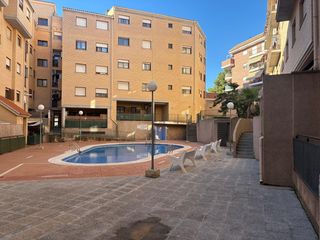 Flat in El Alborgí. Excelente piso con piscina comunitaria