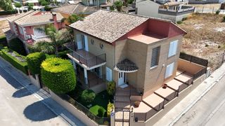 Chalet in Riba - roja de Túria. Chalet a la venta en el pueblo de ribaroja