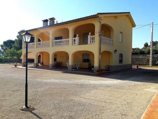 Chalet in Albaida. Chalet en agullent
