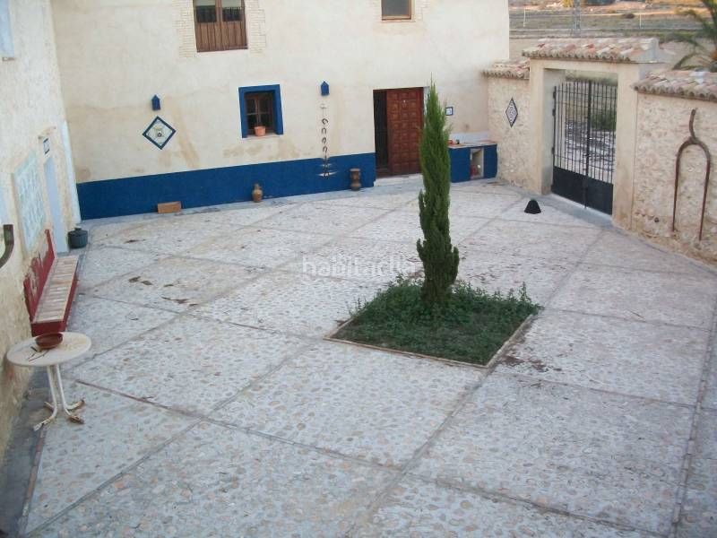 Foto 50f3a861-af05-4e16-9f9f-501836a0cbf8. Masia a Fontanars dels Alforins
