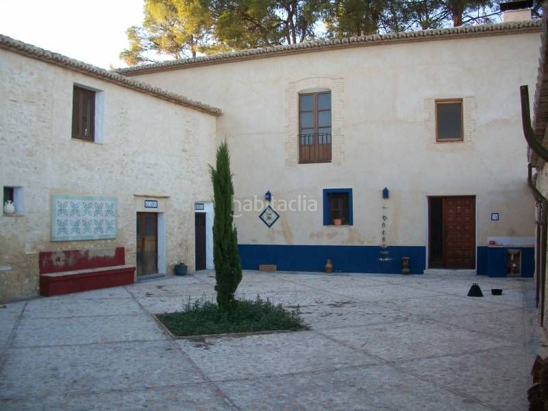 Foto cd3d986f-3077-41aa-aadb-492790e76628. Masia a Fontanars dels Alforins