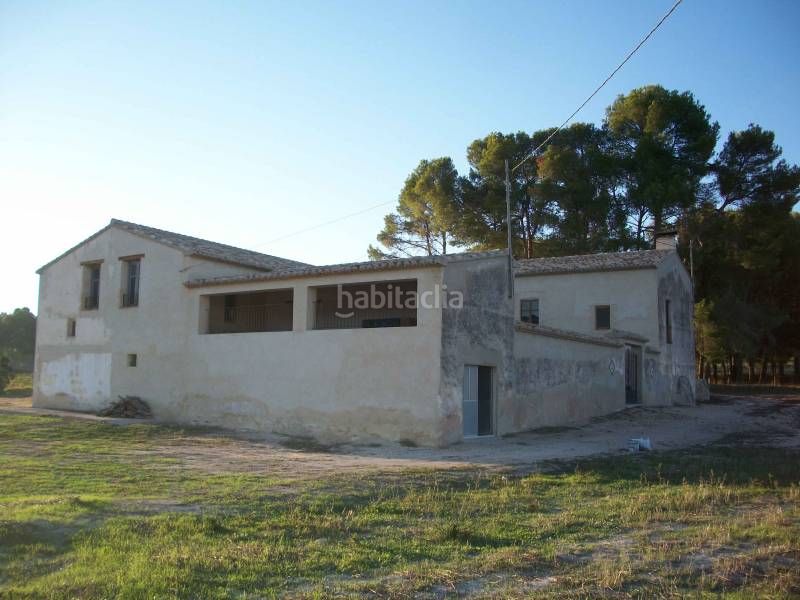 Foto fec2ab0d-bff0-4401-8cef-66c32e983e62. Masia a Fontanars dels Alforins