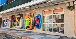Lloguer Local Comercial a Avenida mar mediterraneo 32. Local comercial en la playa de oliva