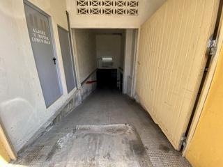 Aparcament cotxe a Sant Antoni. Garaje cabina cerrada para estacionar un vehículo zona san anton
