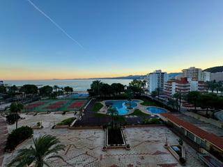 Apartament a Racó. 1ª línea vistas estupendas frontales al mar en excelente estado