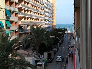 Apartament a Sant Antoni. Playa de san antonio en buen estado y situado a 200 metros del p