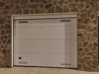 Aparcament cotxe a Racó. Playa del racó garaje cabina cerrada para estacionar dos vehícul