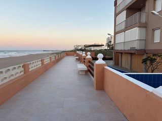 Apartament a El Perellonet. Playa del perellonet apartamento situado a 1ª línea de playa con
