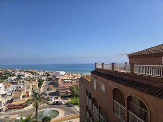 Apartament a El Faro. Apartamento dúplex reformado vistas al mar piscina y plaza de ga