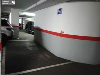 Aparcament cotxe a La Constitución-Canaleta. Plaza de garaje en venta en principe de asturias