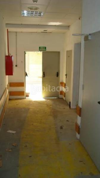 Foto 60f189c6-3702-467c-a935-c15907b6e7b0. Alquiler local comercial local muy bien situado, junto ayuntamiento en Mislata