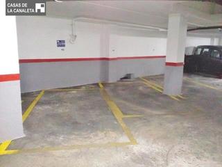 Lloguer Aparcament cotxe a La Constitución-Canaleta. Plaza de garaje en alquiler para coche pequeño.
