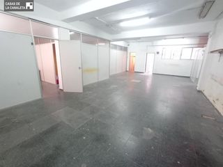 Business premise in País Valencià. Planta baja local al lado del hospital militar