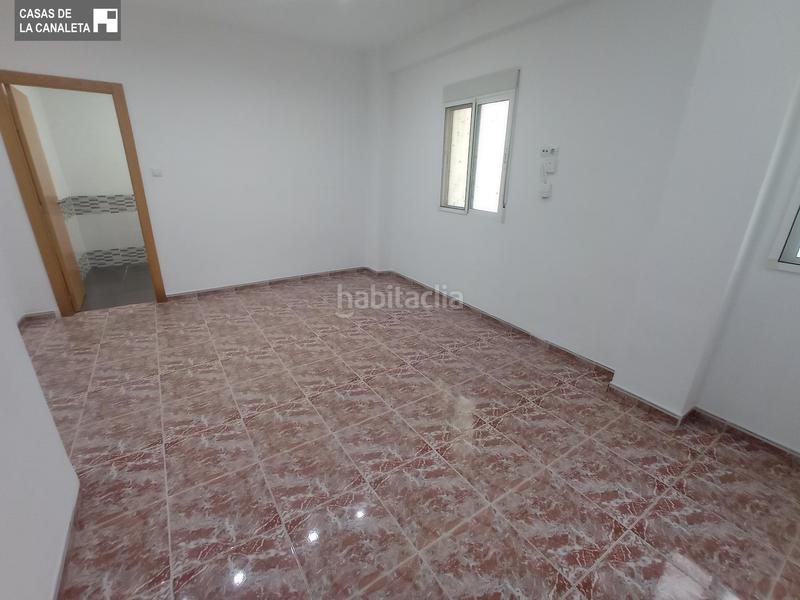 Foto d047738e-e95c-4c3c-82d5-10207aec1d76. Planta baja vivienda al lado del hospital militar en Mislata