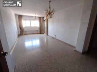 Etagenwohnung in Cardenal Benlloch. Excelente vivienda con garaje y trastero, amplia de 4 hab y 2 ba