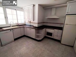 Piso en Cardenal Benlloch. Excelente vivienda con garaje y trastero, zona almacid