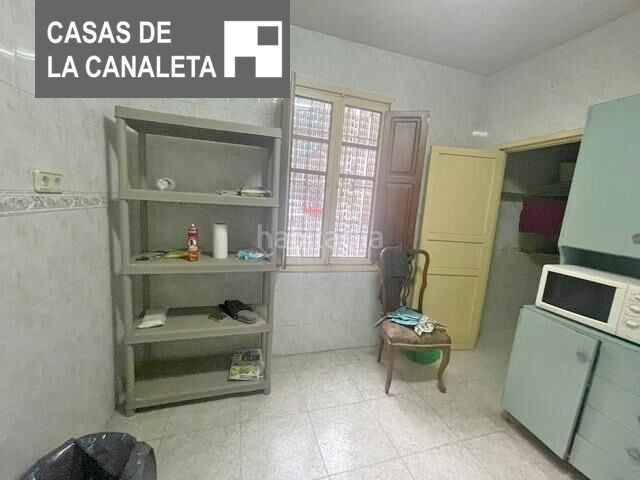 Foto f0ca54aa-2b0f-4c54-96b4-8b5d53d4d22e. Planta baixa amb aparcament a La Constitución-Canaleta Mislata