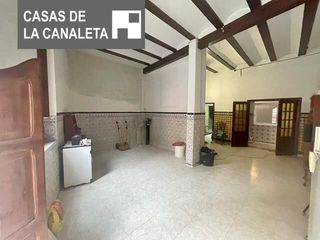 Planta baixa a La Constitución-Canaleta. Planta baja vivienda y local mas primer piso
