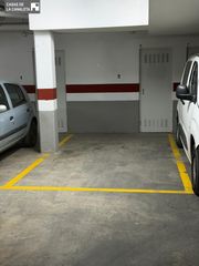 Lloguer Aparcament cotxe a La Constitución-Canaleta. Plaza de garaje y trastero en zona canaleta