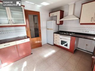 Appartamento in La Constitución-Canaleta. Vivienda con garaje y trastero