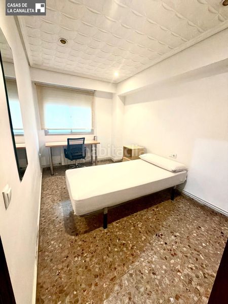 Foto dbe9d8f7-9bba-4e22-b59d-9af37f4a4881. Pis a Ciutat Jardí Valencia