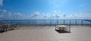 Lloguer Apartament a Passeig marítim de neptú 30. Atico edificio "brisa" primera linea de playa frontal al mar