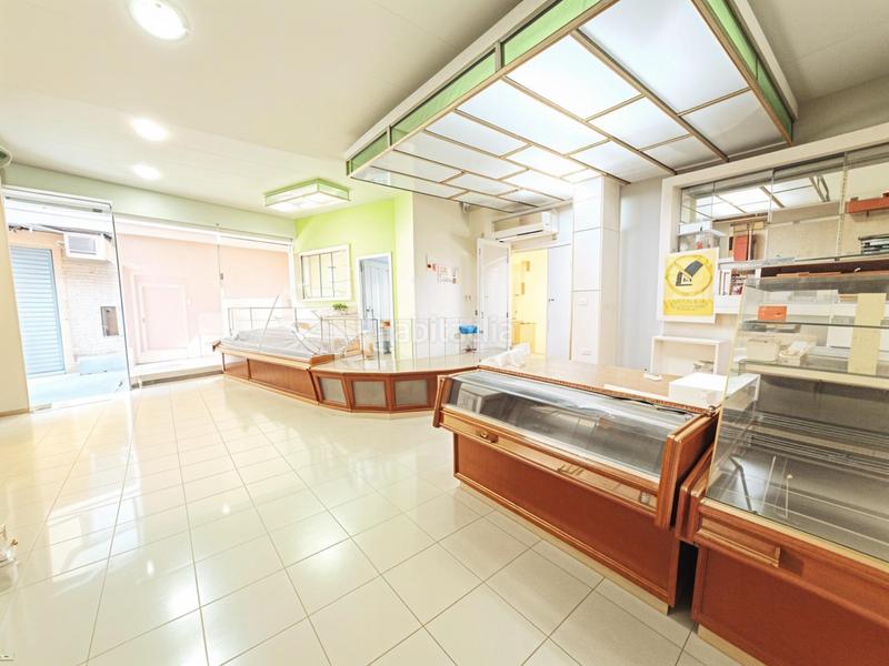 Foto e4244789-b19c-4eaf-9cbc-ed650a0d615e. Local comercial  en el corazón en pueblo de Cullera Cullera