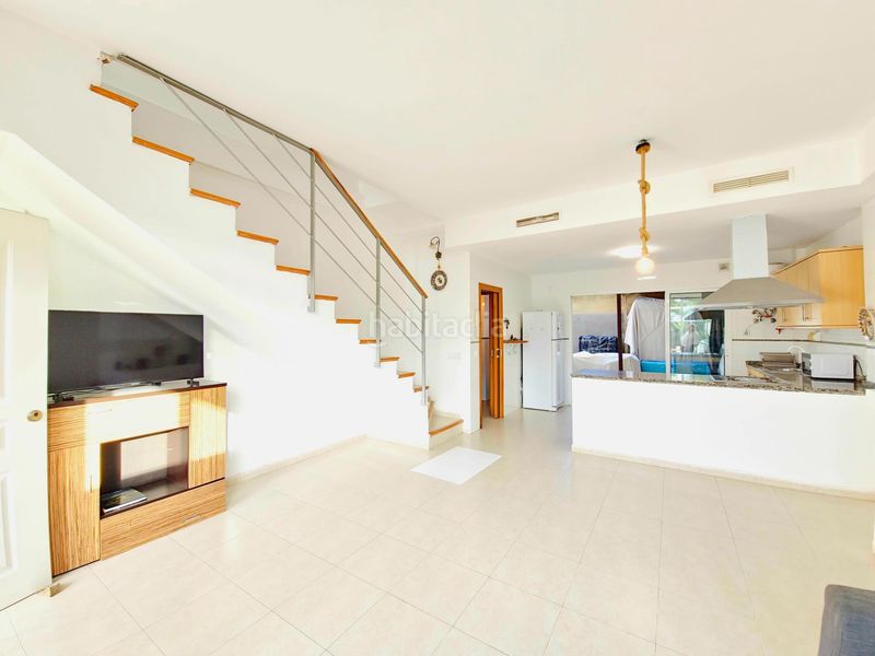 Foto b57c3052-d09f-4eff-939b-71546dd9c247. Casa adossada a llauri 7 a Bulevar del Xúquer Cullera