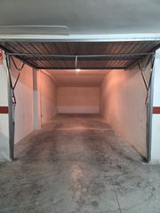 Posto auto en Falconera 27. Venta de garaje cerrado en gandia