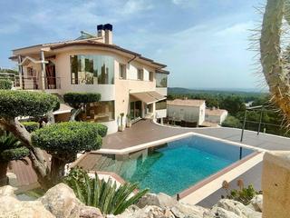 Xalet a Cunit Residencial. Exclusiva villa en cunit con vistas a la costa daurada