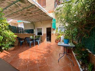 Planta baixa a Segur de Calafell Nucli Urbà. Preciosa planta baja con amplia terraza y piscina