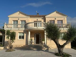Xalet a Can Toni. Espectacular chalet en baronia del mar