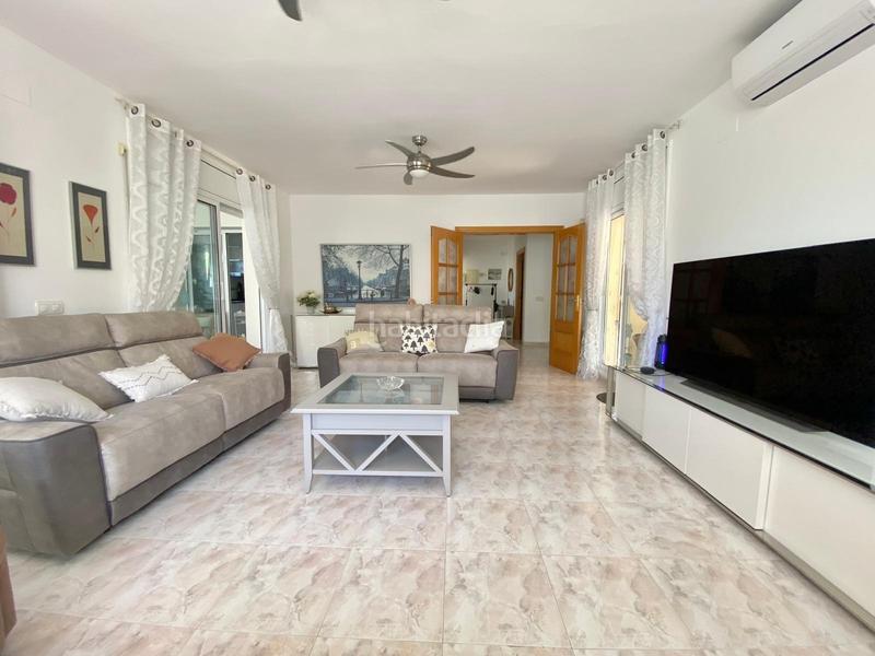 Foto 20a3051c-89da-4041-89bf-7a27f6f37812. Chalet impecable chalet con piscina en Cunit residencial Cunit