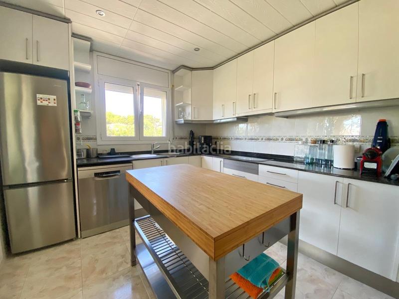 Foto 4ad811ae-d4a2-46b3-9189-ee8d264a8e0a. Chalet impecable chalet con piscina en Cunit residencial Cunit