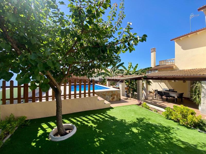 Foto a193ce00-81b0-4da9-ade7-8ec641ce96d1. Chalet impecable chalet con piscina en Cunit residencial Cunit