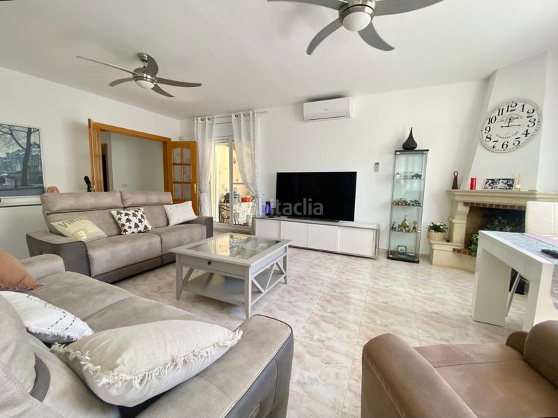 Foto a36e61e9-4b0a-4252-a466-f2376f1d7f55. Chalet impecable chalet con piscina en Cunit residencial Cunit