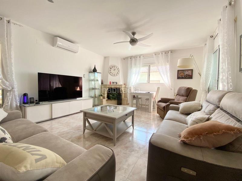 Foto c8a7f3b7-bae5-4342-9c48-c0ed8c4ce121. Chalet impecable chalet con piscina en Cunit residencial Cunit