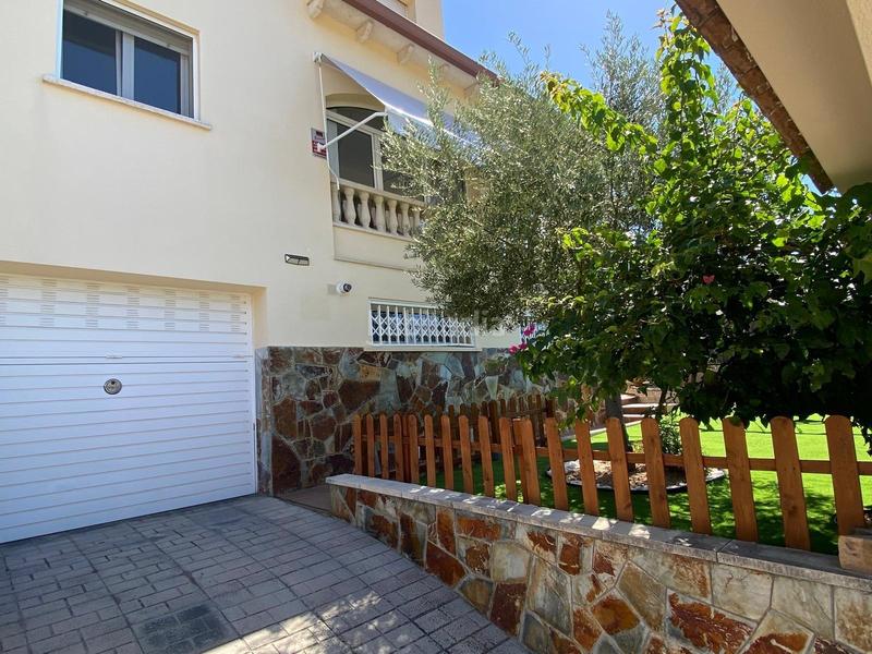 Foto f097a20b-de4d-49eb-9645-b0586bbfb711. Chalet impecable chalet con piscina en Cunit residencial Cunit