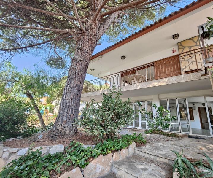 Foto c57747ca-17d5-48e8-9d4d-242f33ba58aa. Chalet mit heizung parking in Cunit residencial Cunit