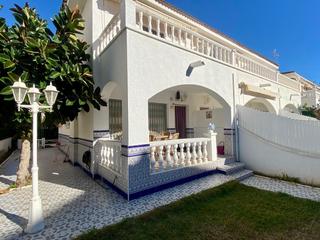 Casa adossada a Can Toni. Adosada esquinera en 3 lnea de mar