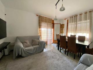 Planta baixa  Calle del mar cantàbric. 3 dormitorios, terraza y luminoso