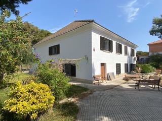 Chalet in Cunit Residencial. Elegante villa exclusiva y atemporal en una sola planta