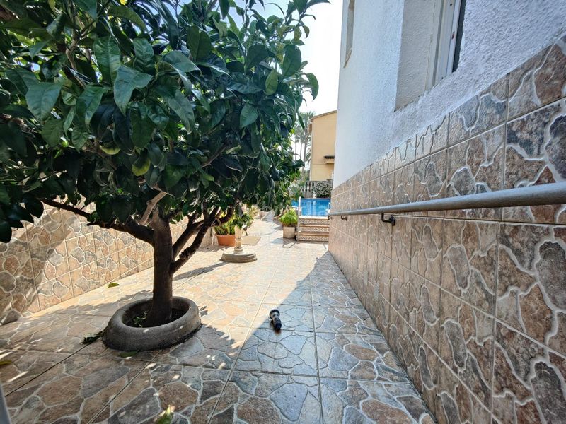 Foto c63af6d6-96d5-4d39-b16c-2680cea4a1d0. Xalet amb calefacció aparcament piscina a Cunit residencial Cunit